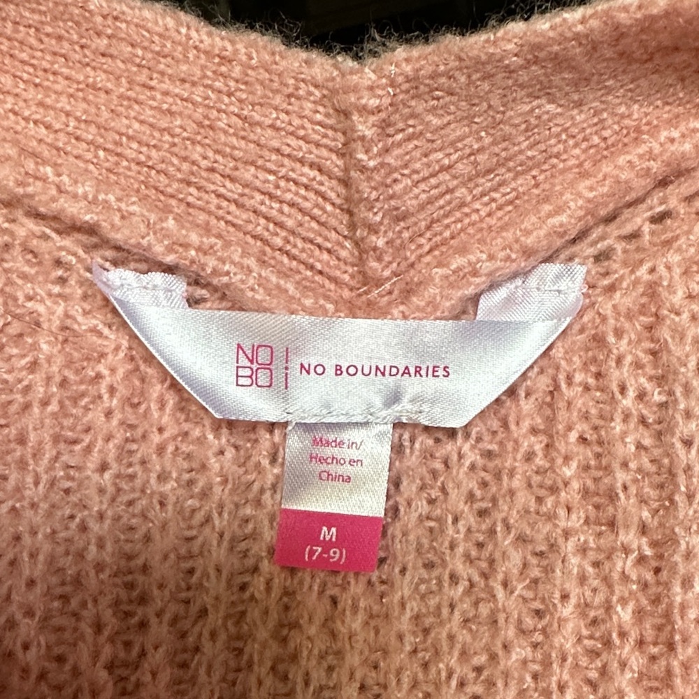 No Boundaries Women's Soft Pink V-Neck Sweater
